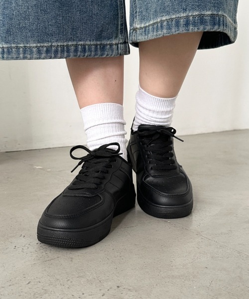 CLEA(クレア)の「厚底ローカットスニーカー(スニーカー・レディース・ブラック/ホワイト・24.5cm/23.5cm)」の11枚目の写真