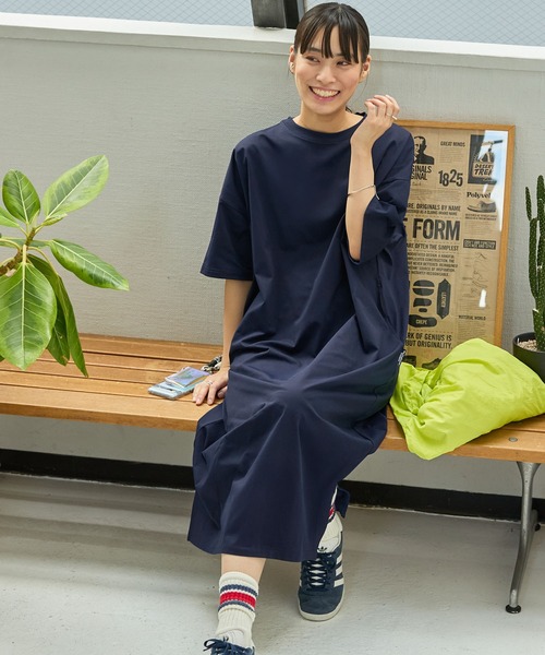 THE CRAFT CREW PRODUCTS(ザクラフトクループロダクツ)の「<クイックドライ>ビッグシルエット ストレッチTシャツロングワンピース【THE CRAFT CREW PRODUCTS】(ワンピース・レディース・ブラック/アイボリー/ネイビー/ライトグレー・FREE)」の4枚目の写真