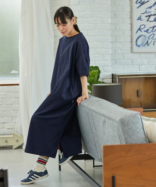 THE CRAFT CREW PRODUCTS(ザクラフトクループロダクツ)の「<クイックドライ>ビッグシルエット ストレッチTシャツロングワンピース【THE CRAFT CREW PRODUCTS】(ワンピース・レディース・ブラック/アイボリー/ネイビー/ライトグレー・FREE)」の21枚目の写真