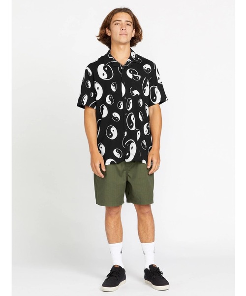 VOLCOM(ボルコム)の「【VOLCOM/ボルコム】 Purestone Short Sleeve Shirt /胸ポケット総柄半袖シャツ(シャツ/ブラウス・メンズ・ブラック・MEDIUM)」の1枚目の写真