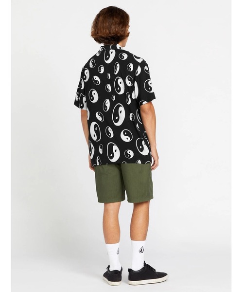 VOLCOM(ボルコム)の「【VOLCOM/ボルコム】 Purestone Short Sleeve Shirt /胸ポケット総柄半袖シャツ(シャツ/ブラウス・メンズ・ブラック・MEDIUM)」の2枚目の写真