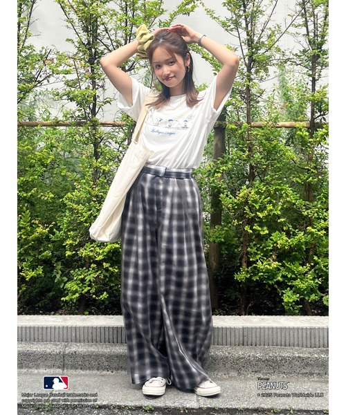 MLB（メジャーリーグベースボール）の「【MLB×PEANUTS】ロゴTee（Tシャツ/カットソー・レディース・オフホワイト/ブラウン/ネイビー・FREE）」の4枚目の写真