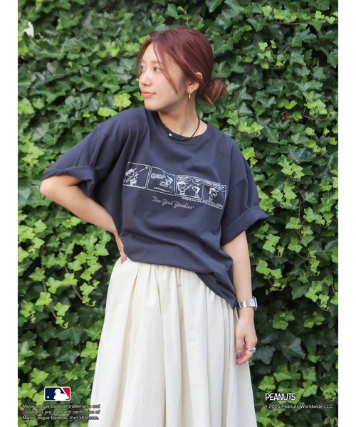 MLB（メジャーリーグベースボール）の「【MLB×PEANUTS】ロゴTee（Tシャツ/カットソー・レディース・オフホワイト/ブラウン/ネイビー・FREE）」の7枚目の写真
