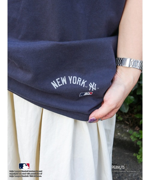 MLB（メジャーリーグベースボール）の「【MLB×PEANUTS】ロゴTee（Tシャツ/カットソー・レディース・オフホワイト/ブラウン/ネイビー・FREE）」の9枚目の写真