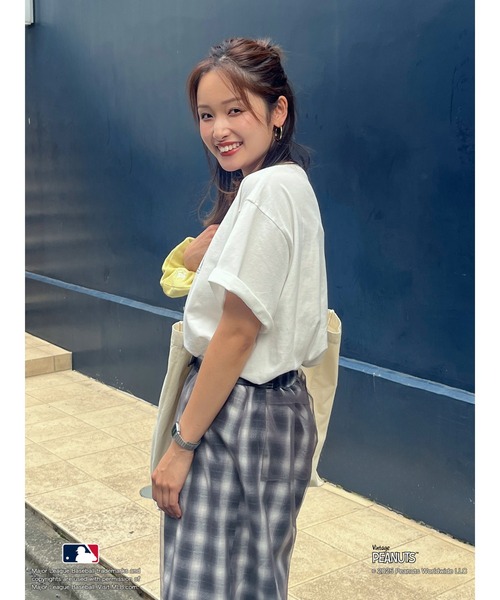 MLB（メジャーリーグベースボール）の「【MLB×PEANUTS】ロゴTee（Tシャツ/カットソー・レディース・オフホワイト/ブラウン/ネイビー・FREE）」の16枚目の写真