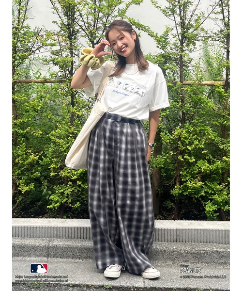 MLB（メジャーリーグベースボール）の「【MLB×PEANUTS】ロゴTee（Tシャツ/カットソー・レディース・オフホワイト/ブラウン/ネイビー・FREE）」の17枚目の写真