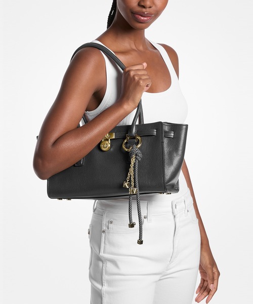 MICHAEL KORS（マイケルコース）の「HAMILTON MODERNE ショルダー トート ウィズ チャーム スモール（ショルダーバッグ・レディース・ブラック・FREE）」の3枚目の写真