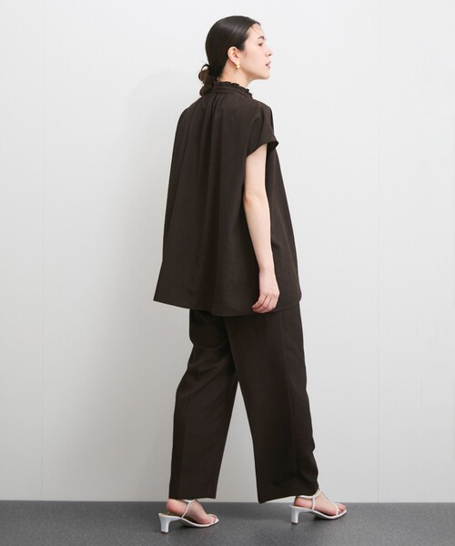 le cercle ADAM ET ROPE'(ルセルクルアダムエロペ)の「【セットアップ対応】タンブラーブッチャースタンドフリルブラウス(シャツ/ブラウス・レディース・チャコールグレー/ライトグレー/ダークブラウン・FREE)」の9枚目の写真