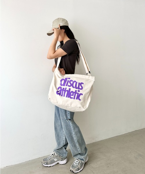 DISCUS(ディスカス)の「DISCUS/ディスカス キャンバスライク BIGショルダー/ロゴプリント/容量 約25リットル(ショルダーバッグ・レディース・ブラック/オフホワイト・FREE)」の7枚目の写真