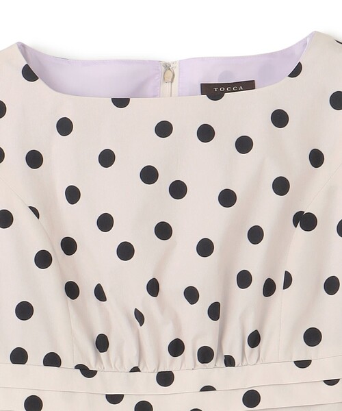 TOCCA(トッカ)の「POLKA RAIN ドット柄ドレス(ワンピース・レディース・ブラック系5/ブラウン系5・4/2/0/6)」の4枚目の写真