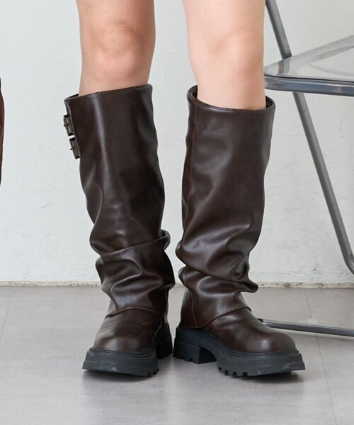 w closet（ダブルクローゼット）の「【25AW】ベルト付カバーロングブーツ（ブーツ・レディース・ブラウン/ブラック・SMALL/LARGE/MEDIUM）」の15枚目の写真