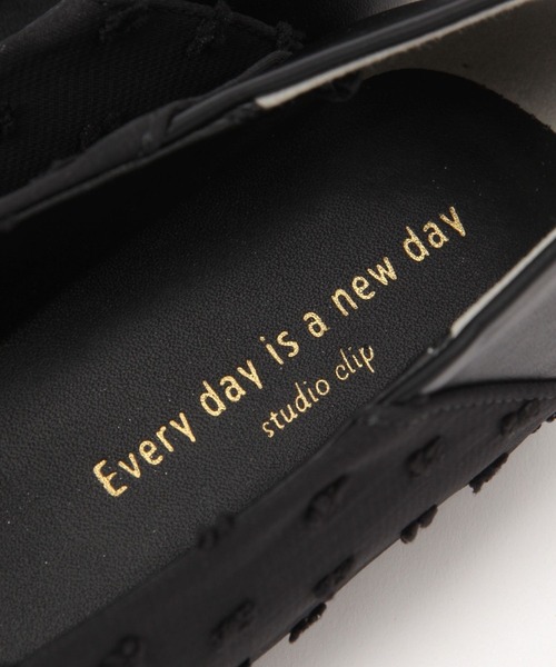 studio CLIP(スタディオクリップ)の「アソート合皮バブーシュ(パンプス・レディース・その他2/アイボリー/ブラック・LARGE/MEDIUM)」の10枚目の写真