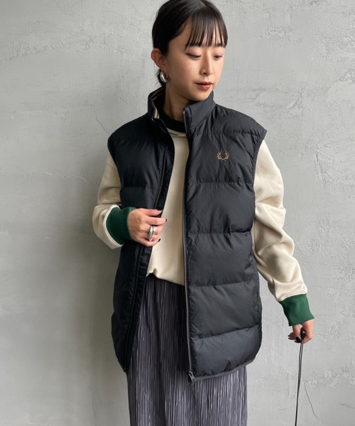 FRED PERRY（フレッドペリー）の「[FRED PERRY/フレッドペリー] ワンポイントロゴ刺繍 インサレート 中綿ベスト（ベスト・レディース・ブラック・L/M/S）」の13枚目の写真