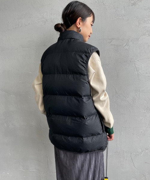 FRED PERRY（フレッドペリー）の「[FRED PERRY/フレッドペリー] ワンポイントロゴ刺繍 インサレート 中綿ベスト（ベスト・レディース・ブラック・L/M/S）」の16枚目の写真