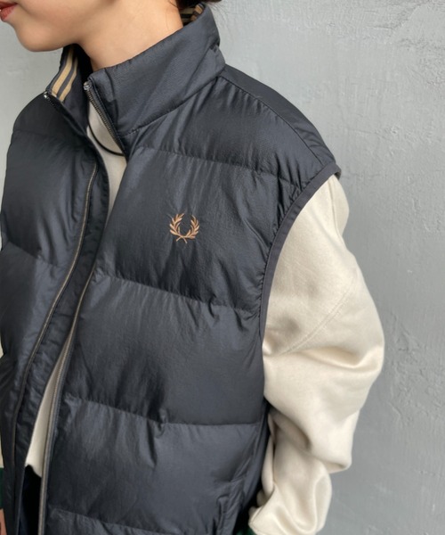 FRED PERRY（フレッドペリー）の「[FRED PERRY/フレッドペリー] ワンポイントロゴ刺繍 インサレート 中綿ベスト（ベスト・レディース・ブラック・L/M/S）」の20枚目の写真