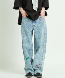 A.D.C.L.（エーディーシーエル）の「刺繍入り バレルシルエット デニムパンツ（デニムパンツ）」