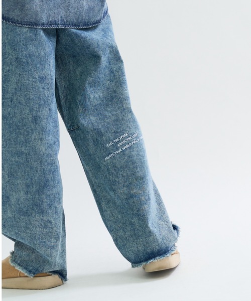A.D.C.L.(エーディーシーエル)の「刺繍入り バレルシルエット デニムパンツ(デニムパンツ・レディース・ブルー/ネイビー・M/L)」の15枚目の写真