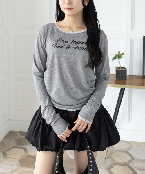 clear（クリア）の「レース付きサイドシャーリングロゴロンT［韓国ファッション カジュアル］≪AW新作≫（Tシャツ/カットソー・レディース・グレー/オフホワイト/ブラック・F）」の3枚目の写真