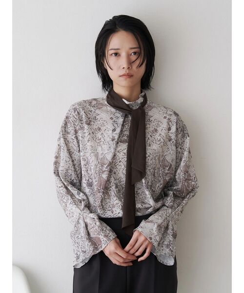 TONAL（トーナル）の「MAPモチーフボウタイハイネックブラウス（シャツ/ブラウス・レディース・ブラウン/ブラック・MEDIUM）」の4枚目の写真