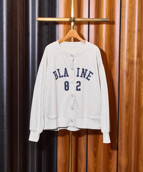 ROSE BUD（ローズバッド）の「COLLEGE LOGO SWEAT CARDIGAN（カーディガン/ボレロ・レディース・チャコールグレー/ライトグレー/オレンジ・ONE SIZE）」の2枚目の写真