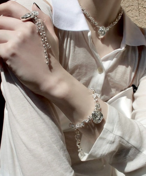 Soierie(ソワリー)の「ローズ フィグ ブレスレット / Rose fig bracelet(ブレスレット・レディース・シルバー・FREE)」の6枚目の写真