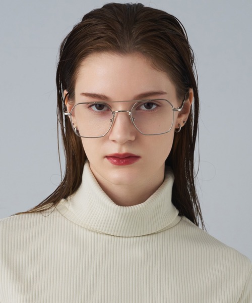 NUEF （ヌエフ）の「スクエア型｜クリアレンズ｜トレンド｜紫外線対策｜UVカット｜眼鏡｜NUEF｜ダブルブリッジクラシック（メガネ・レディース・ゴールド/シルバー・FREE）」の2枚目の写真