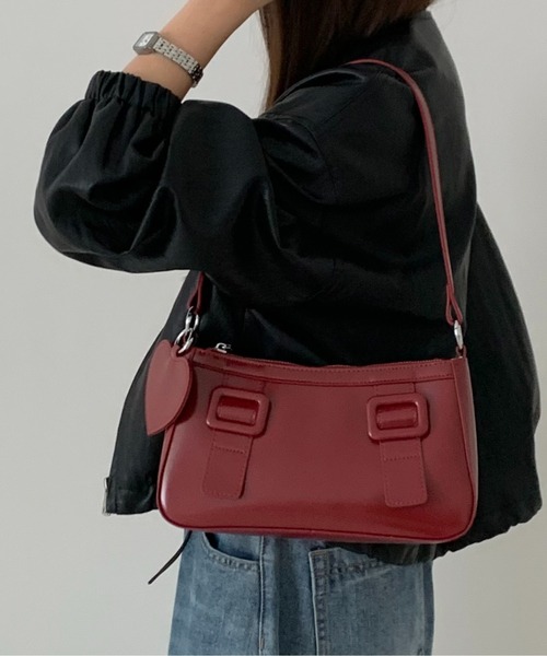 FINEnough（ファインナフ）の「ハートチャーム付きベルトバックルデザイン2WAYショルダーバッグ（ショルダーバッグ・レディース・ホワイト/ブラック/キャメル/ブラウン/レッド・FREE）」の7枚目の写真