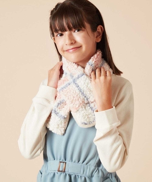 a.v.v（アーヴェヴェ）の「[KIDS]【リバーシブル/差し込み型で安心】チェックボアマフラー（ストール/ショール・キッズ・ライトピンク/ダークインディゴブルー・120）」の3枚目の写真