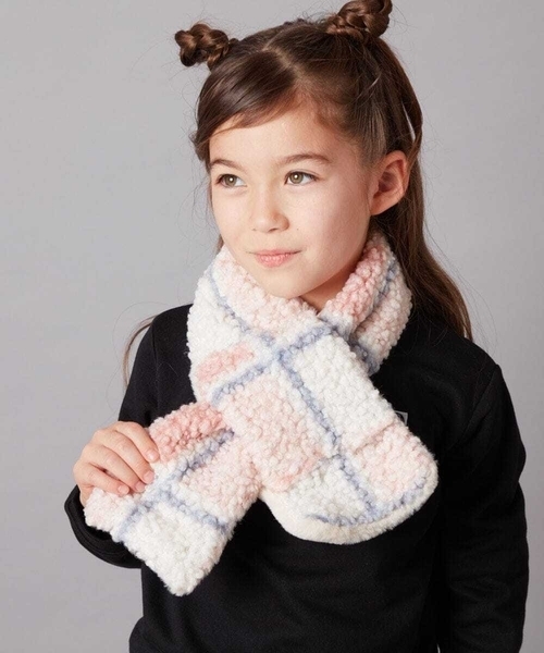 a.v.v（アーヴェヴェ）の「[KIDS]【リバーシブル/差し込み型で安心】チェックボアマフラー（ストール/ショール・キッズ・ライトピンク/ダークインディゴブルー・120）」の5枚目の写真