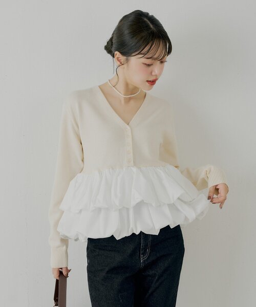 Chico（チコ）の「【SALON by Chico】フリルドッキングチュニック（ニット/セーター・レディース・ブラック/ベージュ/アイボリー・FREE）」の2枚目の写真