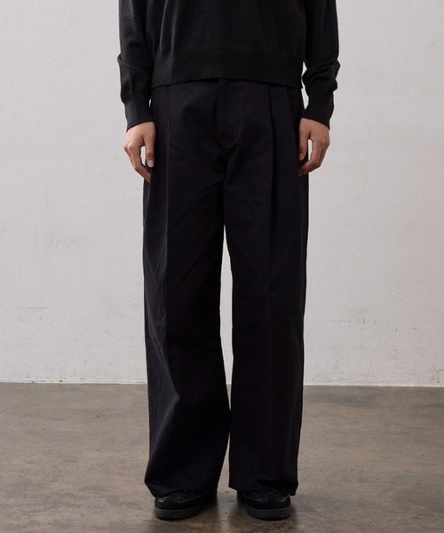 THE CLE(ザクレ)の「TWO TUCK COTTON WIDE PANTS / 2タックコットンワイドパンツ【2タック】【ワイド】【コットン】 チノパン チノパンツ パンツ メンズ(チノパンツ・メンズ・ネイビー/ベージュ・LARGE/MEDIUM/SMALL)」の4枚目の写真