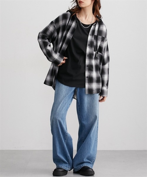 Soiunique（スワユニーク）の「ゆったりサイズフード付きチェックシャツ　［Soiunique］（シャツ/ブラウス・レディース・ブラック/ネイビー・M/L/LL）」の3枚目の写真