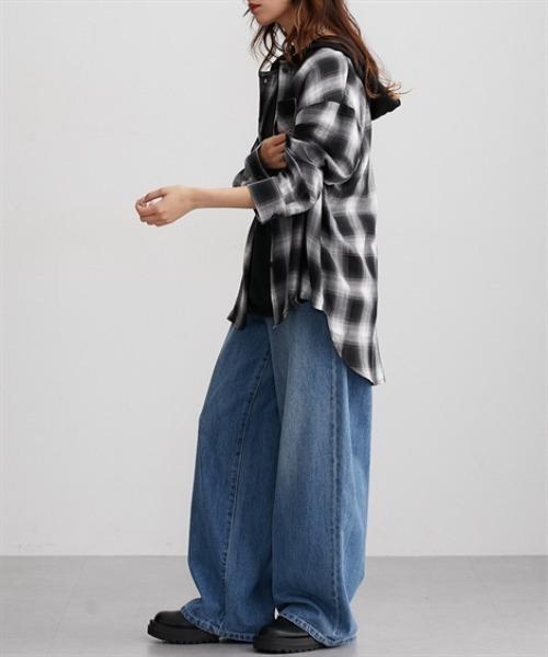 Soiunique（スワユニーク）の「ゆったりサイズフード付きチェックシャツ　［Soiunique］（シャツ/ブラウス・レディース・ブラック/ネイビー・M/L/LL）」の4枚目の写真