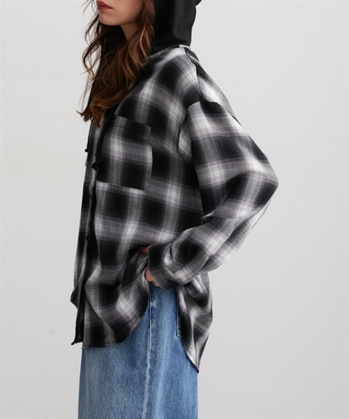 Soiunique（スワユニーク）の「ゆったりサイズフード付きチェックシャツ　［Soiunique］（シャツ/ブラウス・レディース・ブラック/ネイビー・M/L/LL）」の9枚目の写真