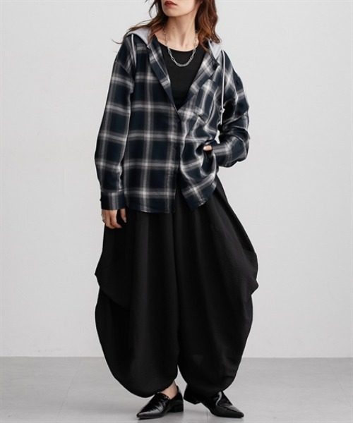 Soiunique（スワユニーク）の「ゆったりサイズフード付きチェックシャツ　［Soiunique］（シャツ/ブラウス・レディース・ブラック/ネイビー・M/L/LL）」の10枚目の写真