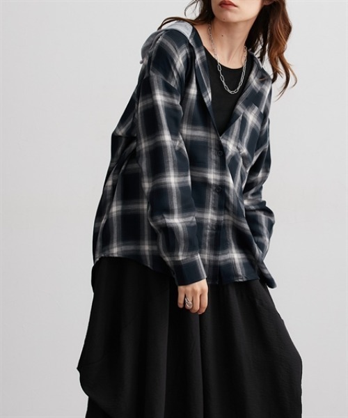 Soiunique（スワユニーク）の「ゆったりサイズフード付きチェックシャツ　［Soiunique］（シャツ/ブラウス・レディース・ブラック/ネイビー・M/L/LL）」の13枚目の写真