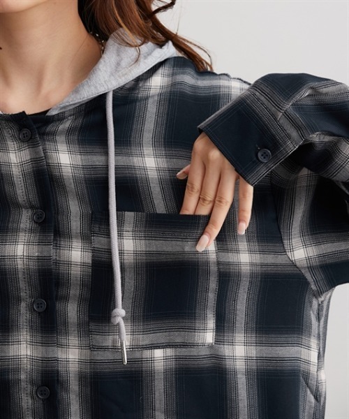 Soiunique（スワユニーク）の「ゆったりサイズフード付きチェックシャツ　［Soiunique］（シャツ/ブラウス・レディース・ブラック/ネイビー・M/L/LL）」の17枚目の写真