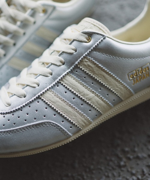 adidas(アディダス)の「JAPAN W KI8494(スニーカー・レディース・シルバー・22.5cm/23.0cm/23.5cm/24.0cm/24.5cm/25.0cm/25.5cm)」の3枚目の写真