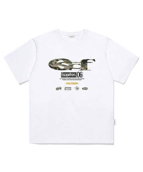 ESCAPEFROM(エスケープフロム)の「スターカモ ESCF ロゴ コラージュプリント オーバーサイズ 半袖Tシャツ ホワイト(Tシャツ/カットソー・レディース・その他・SMALL/MEDIUM/LARGE)」の1枚目の写真