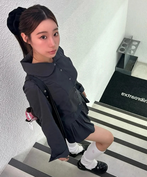FLAREUP（フレアアップ）の「Dani Frill Shirts (FL-188_Charcoal)（シャツ/ブラウス・レディース・チャコール・1/2）」の6枚目の写真