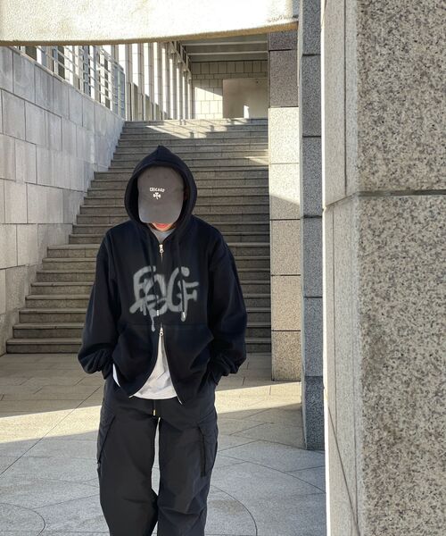 ESCAPEFROM(エスケープフロム)の「グレーグラフィティ ESCFロゴプリントフードジップアップブラック(パーカー・レディース・その他・MEDIUM/LARGE)」の4枚目の写真