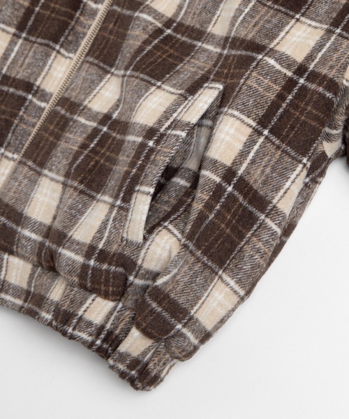 PUNYUS(プニュズ)の「ボア襟チェック柄ブルゾン(ブルゾン・レディース・ブラウン/ブルー/グリーン・1/5/4/3/2)」の12枚目の写真