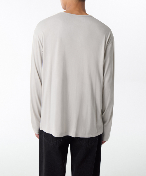 MUSINSA STANDARD（ムシンサスタンダード）の「リラックスドCRスcoopネック長袖Tシャツ[マッシュルーム]（Tシャツ/カットソー・メンズ・その他・MEDIUM/LARGE/X-LARGE/XX-LARGE/XXX-LARGE）」の2枚目の写真