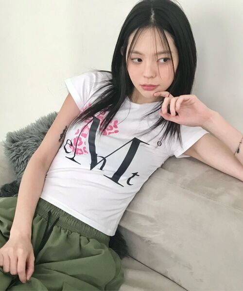 MUCENT(ムセント)の「サハラカモクロスナグランスリムフィット半袖Tシャツ(2カラー)(Tシャツ/カットソー・レディース・ブラック系/ブラック系1/ホワイト・FREE)」の2枚目の写真