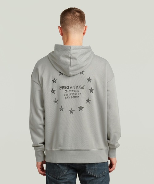 G-STAR（ジースター）の「Back Graphic Hoodie Sweater/バックグラフィックオーバーサイズスウェットパーカー（パーカー・メンズ・グレー/ダークブラック・SMALL/MEDIUM/X-LARGE/X-SMALL/LARGE）」の2枚目の写真