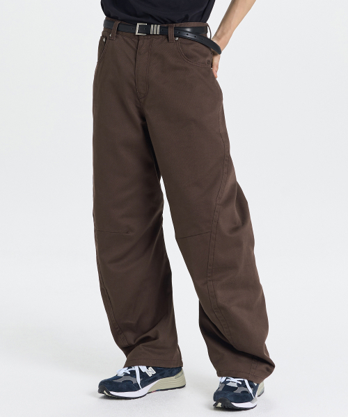 KICHUL（キチョル）の「Relax Curved Cotton Pants (Brown)（その他パンツ・メンズ・その他・MEDIUM/SMALL/LARGE）」の3枚目の写真
