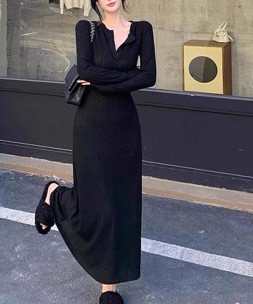 gossip!ロサンゼルス(ゴシップロサンゼルス)の「Y2Kヘンリーネック 前ボタン リブニットロングワンピース マーメイド裾 レディース 長袖 マキシ丈 3 カラー 秋冬(ワンピース・レディース・チャコールグレー/ベージュ/ブラック・FREE)」の2枚目の写真