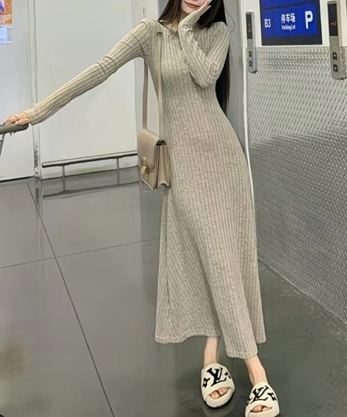 gossip!ロサンゼルス(ゴシップロサンゼルス)の「Y2Kヘンリーネック 前ボタン リブニットロングワンピース マーメイド裾 レディース 長袖 マキシ丈 3 カラー 秋冬(ワンピース・レディース・チャコールグレー/ベージュ/ブラック・FREE)」の13枚目の写真