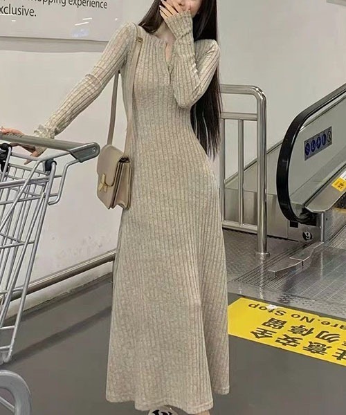 gossip!ロサンゼルス(ゴシップロサンゼルス)の「Y2Kヘンリーネック 前ボタン リブニットロングワンピース マーメイド裾 レディース 長袖 マキシ丈 3 カラー 秋冬(ワンピース・レディース・チャコールグレー/ベージュ/ブラック・FREE)」の15枚目の写真