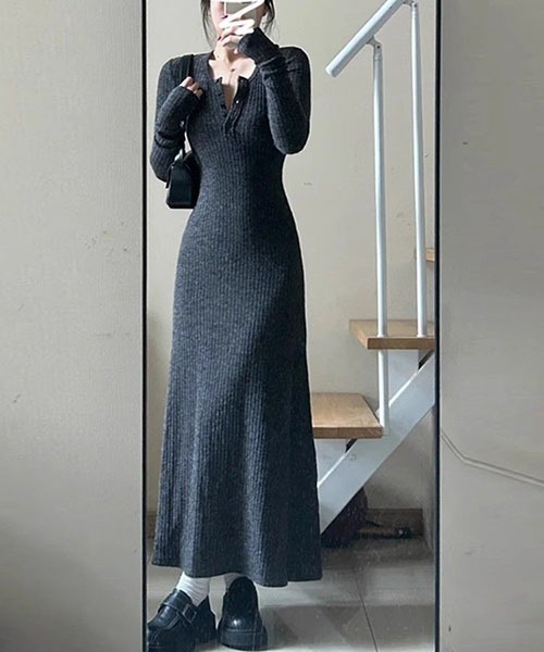 gossip!ロサンゼルス(ゴシップロサンゼルス)の「Y2Kヘンリーネック 前ボタン リブニットロングワンピース マーメイド裾 レディース 長袖 マキシ丈 3 カラー 秋冬(ワンピース・レディース・チャコールグレー/ベージュ/ブラック・FREE)」の11枚目の写真